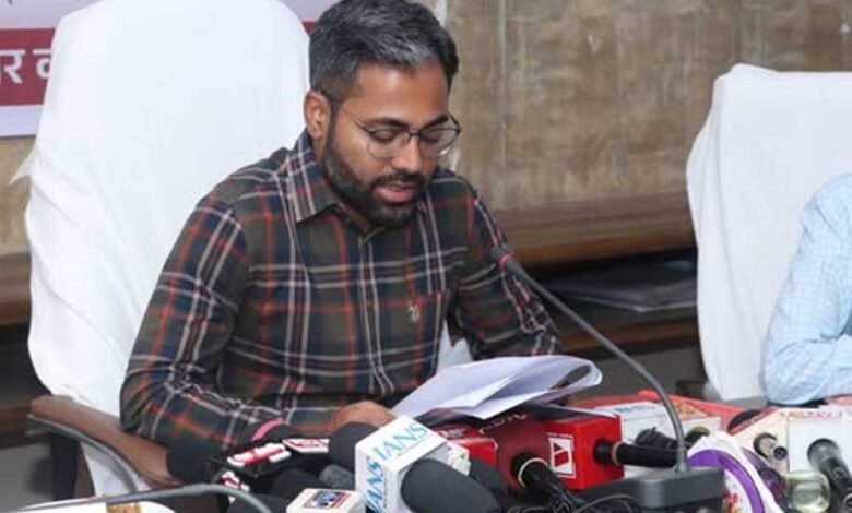 उत्तर बस्तर कांकेर : कलेक्टर ने लंबित कार्यों को जल्द से जल्द पूर्ण करने अधिकारियों को दिए निर्देश उत्तर बस्तर कांकेर : कलेक्टर ने लंबित कार्यों को जल्द से जल्द पूर्ण करने अधिकारियों को दिए निर्देश