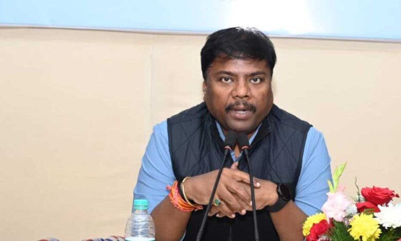 खड़गे के बयान पर मंत्री कश्यप का करारा पलटवार खड़गे के बयान पर मंत्री कश्यप का करारा पलटवार