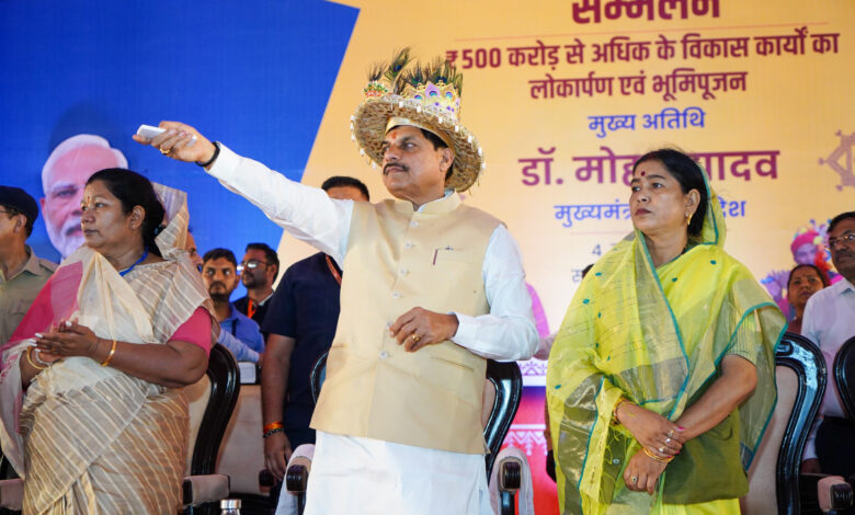 MP NEWS: सिंगरौली में महिला सशक्तिकरण और जनजातीय गौरव सम्मेलन, सीएम डॉ. यादव ने बहनों के लिए की कई बड़ी घोषणाएं… MP NEWS: सिंगरौली में महिला सशक्तिकरण और जनजातीय गौरव सम्मेलन, सीएम डॉ. यादव ने बहनों के लिए की कई बड़ी घोषणाएं…