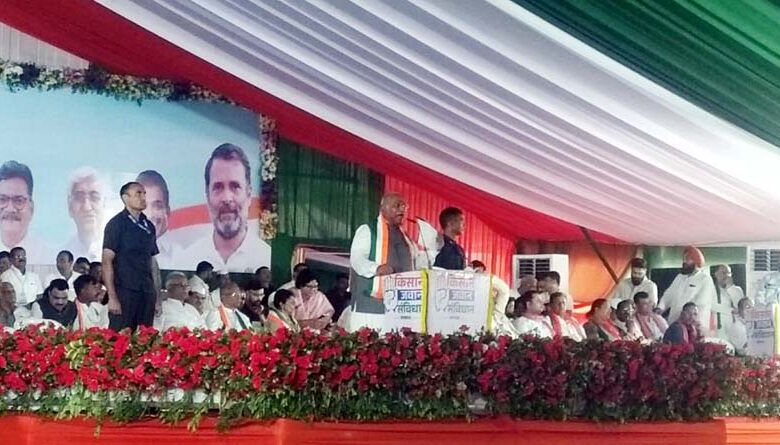 रायपुर पहुंचे कांग्रेस अध्यक्ष खड़गे, भारी बारिश के बीच भी कांग्रेसियों ने गर्मजोशी से किया स्वागत, जवान, संविधान सभा में हुए शमिल रायपुर पहुंचे कांग्रेस अध्यक्ष खड़गे, भारी बारिश के बीच भी कांग्रेसियों ने गर्मजोशी से किया स्वागत, जवान, संविधान सभा में हुए शमिल