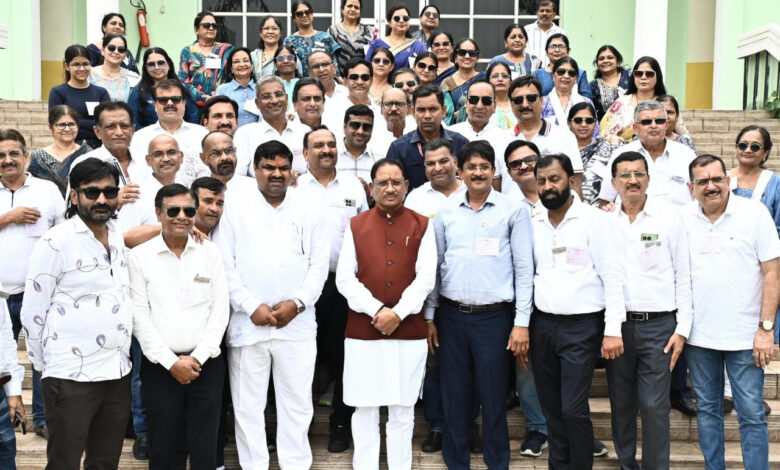 मुख्यमंत्री विष्णु देव साय से जैन समाज के प्रतिनिधिमंडल ने की सौजन्य मुलाकात, लोकतांत्रिक प्रक्रिया के अनुभव को बताया प्रेरणादायक…. मुख्यमंत्री विष्णु देव साय से जैन समाज के प्रतिनिधिमंडल ने की सौजन्य मुलाकात, लोकतांत्रिक प्रक्रिया के अनुभव को बताया प्रेरणादायक….