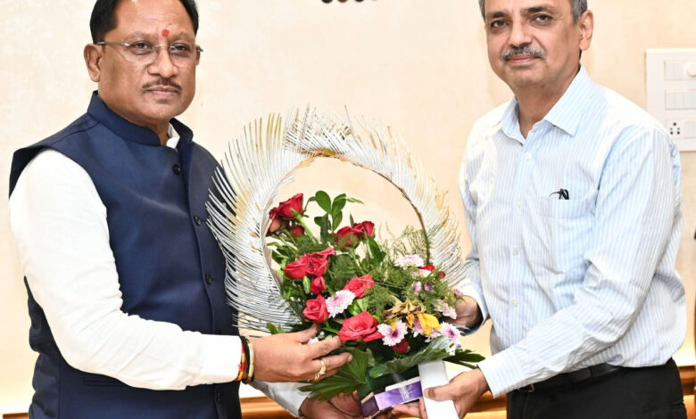 मुख्यमंत्री विष्णु देव साय से भूमि संसाधन विभाग के सचिव मनोज जोशी की भेंट, भू-अभिलेख सुदृढ़ीकरण और तकनीकी नवाचारों पर हुई विस्तृत चर्चा…. मुख्यमंत्री विष्णु देव साय से भूमि संसाधन विभाग के सचिव मनोज जोशी की भेंट, भू-अभिलेख सुदृढ़ीकरण और तकनीकी नवाचारों पर हुई विस्तृत चर्चा….