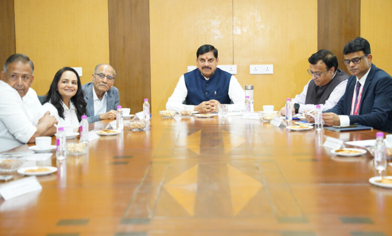 MP NEWS: उद्योगपतियों से मिले मुख्यमंत्री डॉ. मोहन यादव, निवेश बढ़ाने को बताया मध्यप्रदेश की नीतियों का विजन….. MP NEWS: उद्योगपतियों से मिले मुख्यमंत्री डॉ. मोहन यादव, निवेश बढ़ाने को बताया मध्यप्रदेश की नीतियों का विजन…..