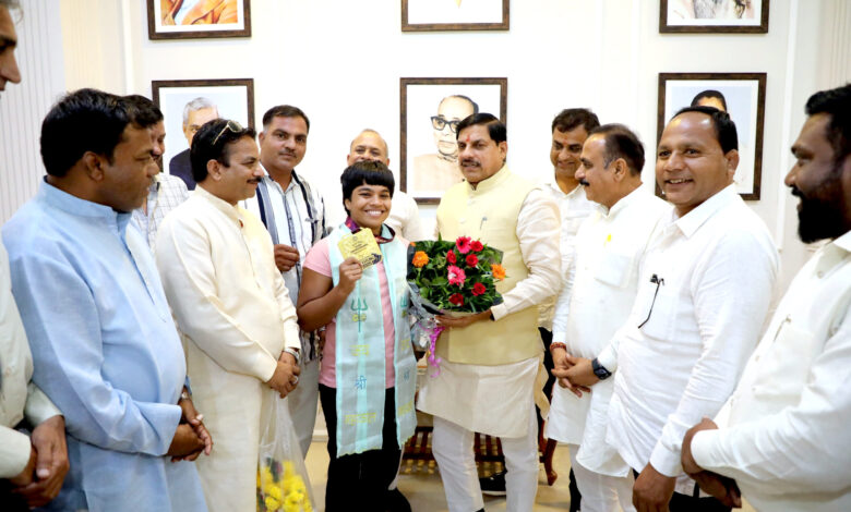 MP NEWS: मुख्यमंत्री डॉ. यादव ने गोल्ड मेडल विजेता प्रियांशी को दी बधाई, दो लाख की प्रोत्साहन राशि देने की घोषणा की… MP NEWS: मुख्यमंत्री डॉ. यादव ने गोल्ड मेडल विजेता प्रियांशी को दी बधाई, दो लाख की प्रोत्साहन राशि देने की घोषणा की…