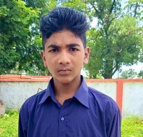 नक्सली गढ़ से निकली सफलता की कहानी: पूवर्ती गांव के माडवी अर्जुन ने रचा नवोदय में चयन का इतिहास….