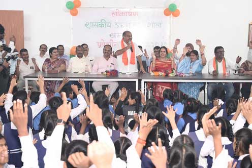 शिक्षा को समर्पित नेतृत्व — विधायक पुरंदर मिश्रा ने बच्चों को ज्ञान और परिश्रम का मंत्र दिया शिक्षा को समर्पित नेतृत्व — विधायक पुरंदर मिश्रा ने बच्चों को ज्ञान और परिश्रम का मंत्र दिया