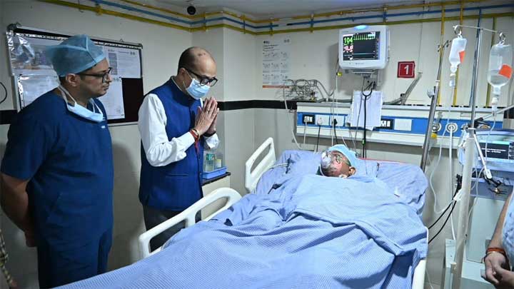 राज्यपाल श्री डेका ने घायल जवानों का जाना कुशलछेम राज्यपाल श्री डेका ने घायल जवानों का जाना कुशलछेम