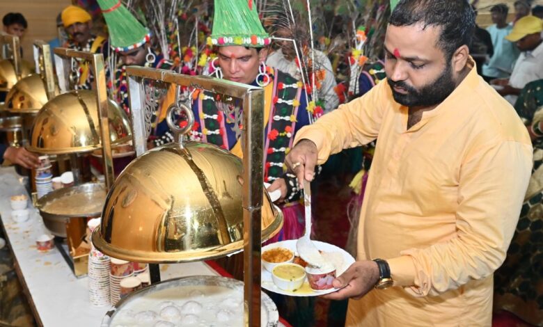 हरेली तिहार पर छत्तीसगढ़ी व्यंजनों की सजी अनोखी थाली: मुख्यमंत्री निवास में अतिथियों का पारंपरिक स्वाद से हुआ स्वागत….