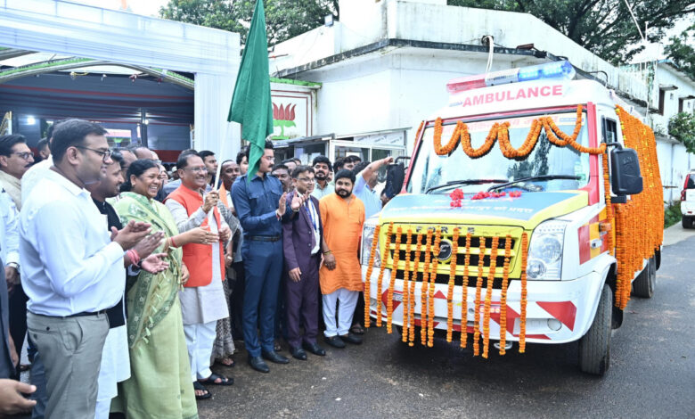 स्वास्थ्य सेवाओं के सुदृढ़ीकरण हेतु मुख्यमंत्री की दूरदर्शी पहल: इस जिले को मिली अत्याधुनिक एम्बुलेंस, CM साय ने दिखाई हरी झंडी… स्वास्थ्य सेवाओं के सुदृढ़ीकरण हेतु मुख्यमंत्री की दूरदर्शी पहल: इस जिले को मिली अत्याधुनिक एम्बुलेंस, CM साय ने दिखाई हरी झंडी…