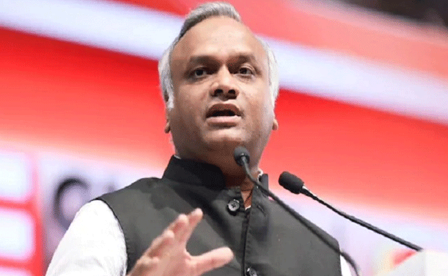 मल्लिकार्जुन खड़गे के बेटे प्रियांक का बड़ा ऐलान- सत्ता में आए तो RSS पर प्रतिबंध… मल्लिकार्जुन खड़गे के बेटे प्रियांक का बड़ा ऐलान- सत्ता में आए तो RSS पर प्रतिबंध…