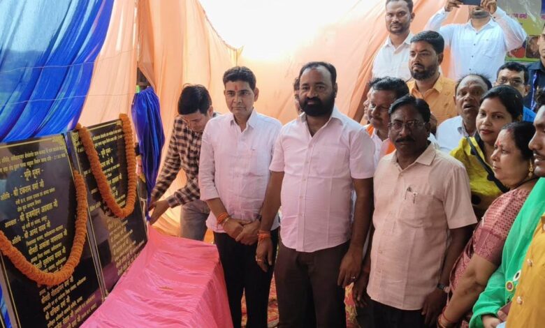 उपार्जन केंद्रों में शेडयुक्त चबूतरा निर्माण कार्यों का भूमिपूजन, लगभग 2 करोड़ रुपये के नवीन विकास कार्यों को मिली स्वीकृति: मंत्री टंकाराम वर्मा… उपार्जन केंद्रों में शेडयुक्त चबूतरा निर्माण कार्यों का भूमिपूजन, लगभग 2 करोड़ रुपये के नवीन विकास कार्यों को मिली स्वीकृति: मंत्री टंकाराम वर्मा…