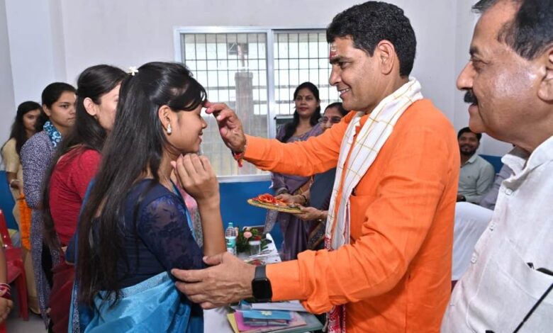 संघर्ष ही सफलता का मार्ग है, ‘‘दृढ़ संकल्प के साथ करें अध्ययन’’ – मंत्री टंकराम वर्मा…. संघर्ष ही सफलता का मार्ग है, ‘‘दृढ़ संकल्प के साथ करें अध्ययन’’ – मंत्री टंकराम वर्मा….