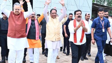 मुख्यमंत्री विष्णुदेव साय कांवड़ियों पर पुष्प वर्षा के लिए हेलीकॉप्टर से कवर्धा के लिए रवाना…