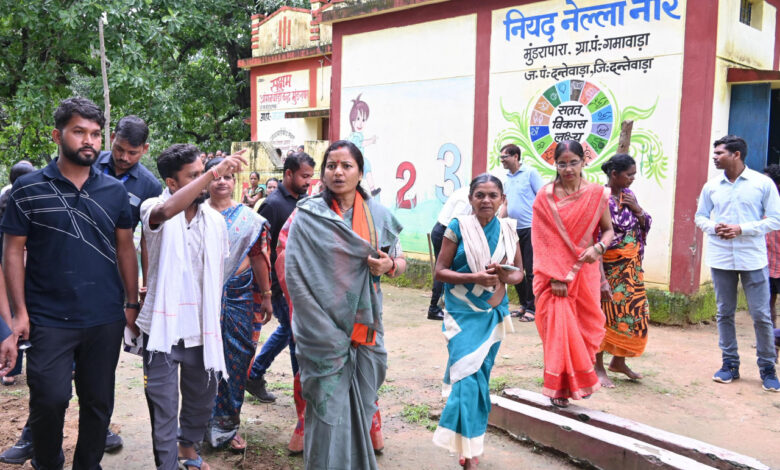मंत्री श्रीमती राजवाड़े ने दंतेवाड़ा जिले में आंगनबाड़ी, सखी सेंटर, बाल सम्प्रेषण गृह और नारी निकेतन केन्द्रों का किया निरीक्षण….. मंत्री श्रीमती राजवाड़े ने दंतेवाड़ा जिले में आंगनबाड़ी, सखी सेंटर, बाल सम्प्रेषण गृह और नारी निकेतन केन्द्रों का किया निरीक्षण…..