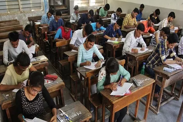 उप अभियंता भर्ती परीक्षा में नकल करते पकड़ी गई परीक्षार्थी, इलेक्ट्रॉनिक डिवाइस हुए जब्त; FIR दर्ज…. उप अभियंता भर्ती परीक्षा में नकल करते पकड़ी गई परीक्षार्थी, इलेक्ट्रॉनिक डिवाइस हुए जब्त; FIR दर्ज….