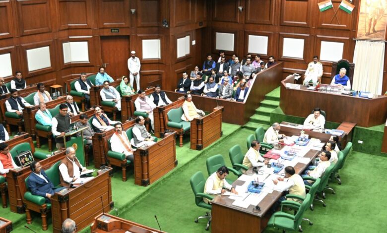 भ्रष्टाचार और घोटालों के मुद्दों पर गरमाया छत्तीसगढ़ विधानसभा का मानसून सत्र, कांग्रेस का वॉकआउट… भ्रष्टाचार और घोटालों के मुद्दों पर गरमाया छत्तीसगढ़ विधानसभा का मानसून सत्र, कांग्रेस का वॉकआउट…