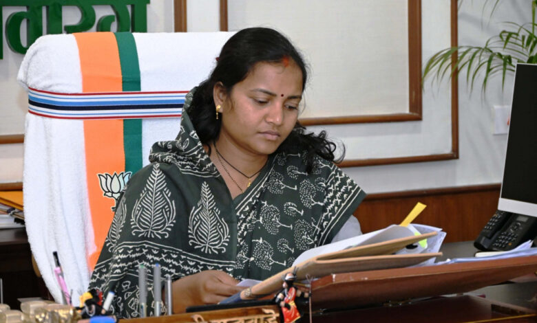 महिला एवं बाल विकास मंत्री श्रीमती लक्ष्मी राजवाड़े के प्रयास से इस जिले को मिली सड़कों की सौगात… महिला एवं बाल विकास मंत्री श्रीमती लक्ष्मी राजवाड़े के प्रयास से इस जिले को मिली सड़कों की सौगात…