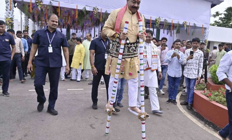 बचपन की यादों संग उप मुख्यमंत्री साव ने मनाया हरेली, छत्तीसगढ़ी स्वाद से किया मेहमानों का स्वागत….