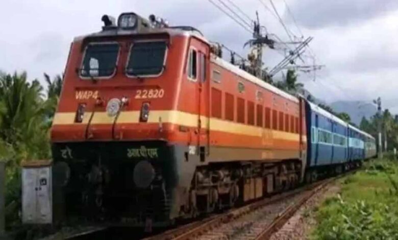 महादेवसाल स्टेशन पर तीन ट्रेनों का स्थायी ठहराव, श्रावणी मेले में यात्रियों को बड़ी राहत महादेवसाल स्टेशन पर तीन ट्रेनों का स्थायी ठहराव, श्रावणी मेले में यात्रियों को बड़ी राहत