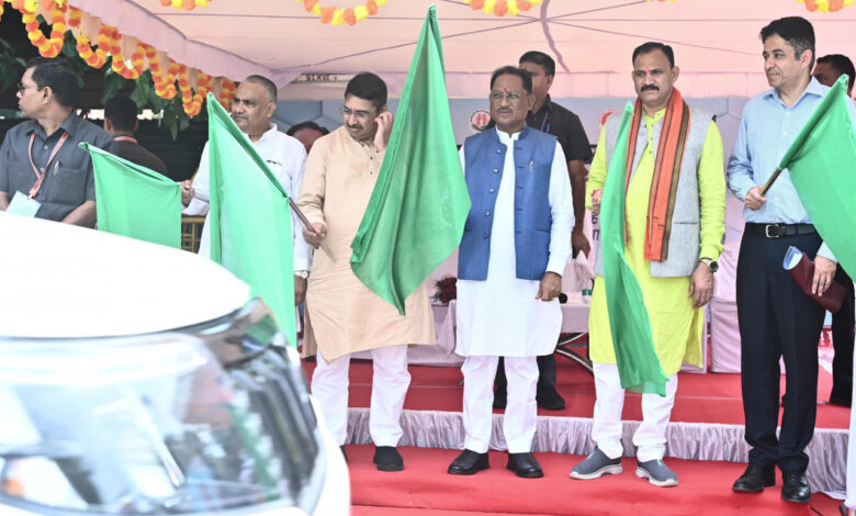 छत्तीसगढ़ की स्वास्थ्य व्यवस्था को सशक्त और सुलभ बनाने की दिशा में जुड़ा नया अध्याय : मुख्यमंत्री विष्णु देव साय ने मैदानी स्वास्थ्य अमले के लिए 151 नए वाहनों को दिखाई हरी झंडी…. छत्तीसगढ़ की स्वास्थ्य व्यवस्था को सशक्त और सुलभ बनाने की दिशा में जुड़ा नया अध्याय : मुख्यमंत्री विष्णु देव साय ने मैदानी स्वास्थ्य अमले के लिए 151 नए वाहनों को दिखाई हरी झंडी….