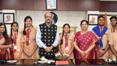 राज्यपाल से मिले हाई स्कूल के विद्यार्थी