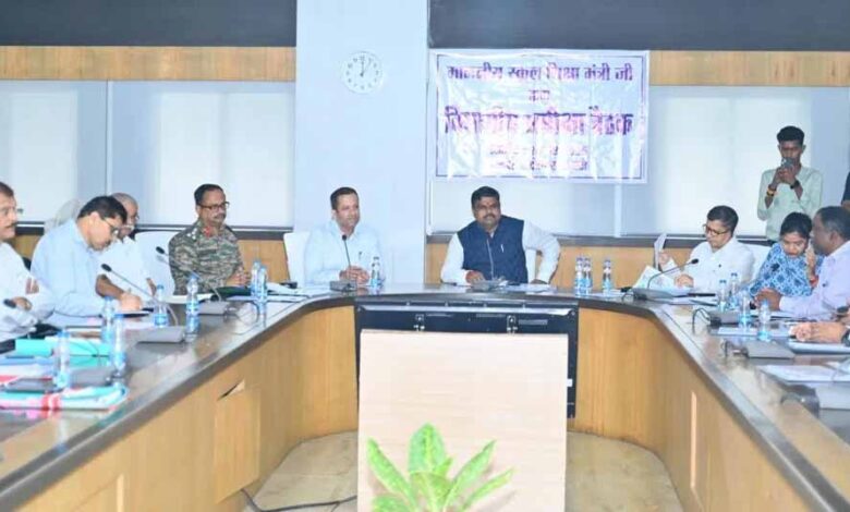 कार्यभार संभालते ही सक्रिय हुए शिक्षा मंत्री गजेन्द्र यादव, अधिकारियों संग की समीक्षा बैठक कार्यभार संभालते ही सक्रिय हुए शिक्षा मंत्री गजेन्द्र यादव, अधिकारियों संग की समीक्षा बैठक