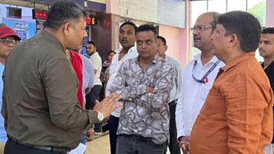 यात्रियों की शिकायत पर तुरंत एक्शन: Sr. DCM ने ‘नायक’ फिल्म की तर्ज पर हटाए CRS