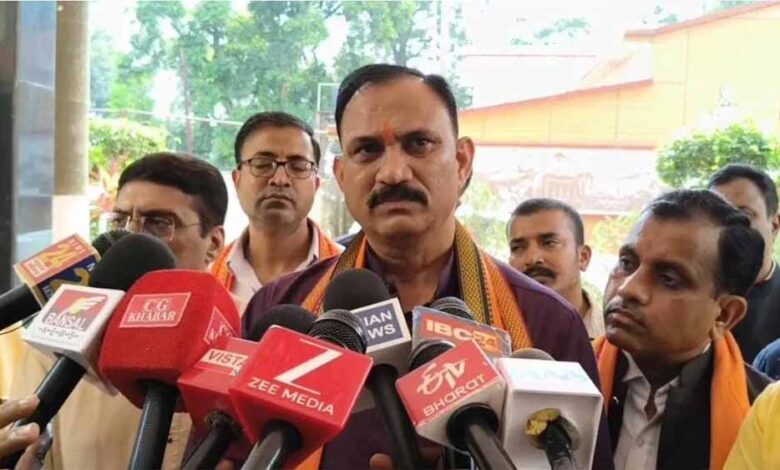 एनएचएम कर्मचारियों की हड़ताल पर सियासत तेज, स्वास्थ्य मंत्री जायसवाल ने कांग्रेस को घेरा एनएचएम कर्मचारियों की हड़ताल पर सियासत तेज, स्वास्थ्य मंत्री जायसवाल ने कांग्रेस को घेरा