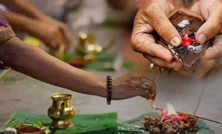 इस दिशा में तर्पण करने से पितरों की कृपा प्राप्त, खुलेगा सुख-समृद्धि का मार्ग इस दिशा में तर्पण करने से पितरों की कृपा प्राप्त, खुलेगा सुख-समृद्धि का मार्ग