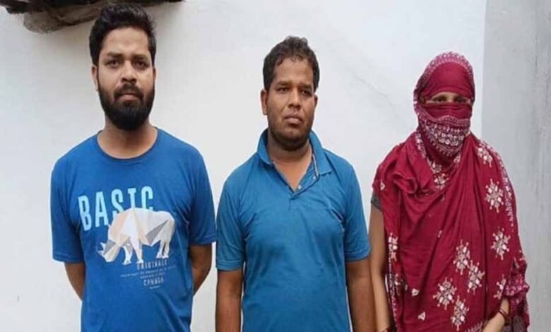 जांजगीर-चांपा: राशन दुकान में 42 लाख की धोखाधड़ी, महिला समेत तीन गिरफ्तार जांजगीर-चांपा: राशन दुकान में 42 लाख की धोखाधड़ी, महिला समेत तीन गिरफ्तार