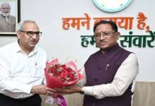 CM से मिले BSP निदेशक चित्तरंजन महापात्र, भिलाई स्टील प्लांट को बताया विकास का स्तंभ