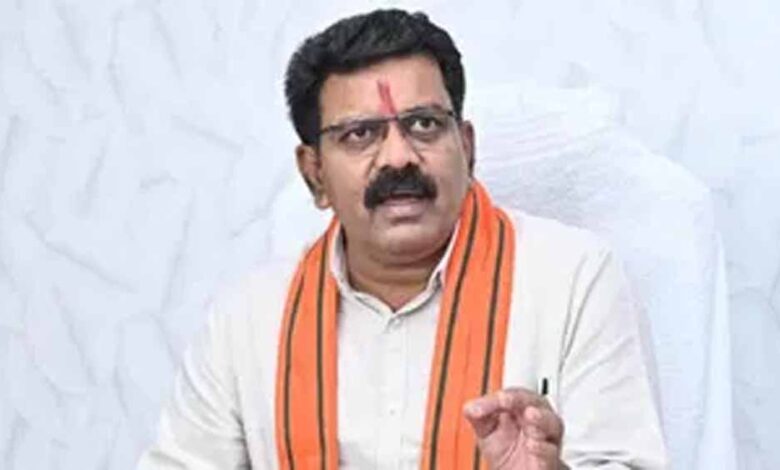 डिप्टी सीएम विजय शर्मा का पलटवार: आदिवासी सीएम वाले राज्य में उपेक्षा का आरोप हास्यास्पद