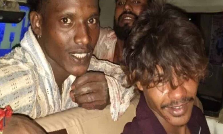 ट्रिपल मर्डर के बाद ‘विक्ट्री पोज’ में आरोपी, वारदात का खंजर बरामद ट्रिपल मर्डर के बाद ‘विक्ट्री पोज’ में आरोपी, वारदात का खंजर बरामद