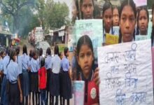 शिक्षकों की कमी पर छात्रों का फूटा गुस्सा, मुख्य मार्ग पर जाम