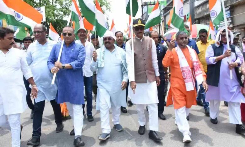 रांची में भाजपा की ‘तिरंगा यात्रा’, बाबूलाल मरांडी का राहुल गांधी पर तीखा हमला रांची में भाजपा की ‘तिरंगा यात्रा’, बाबूलाल मरांडी का राहुल गांधी पर तीखा हमला