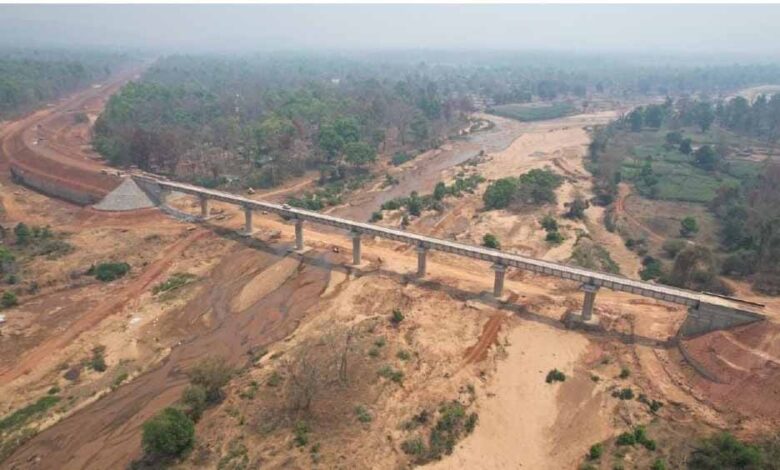 बस्तर के विकास में एक और क्रांतिकारी कदम, दल्लीराजहरा–रावघाट रेल परियोजना दिसंबर तक होगी पूरी बस्तर के विकास में एक और क्रांतिकारी कदम, दल्लीराजहरा–रावघाट रेल परियोजना दिसंबर तक होगी पूरी