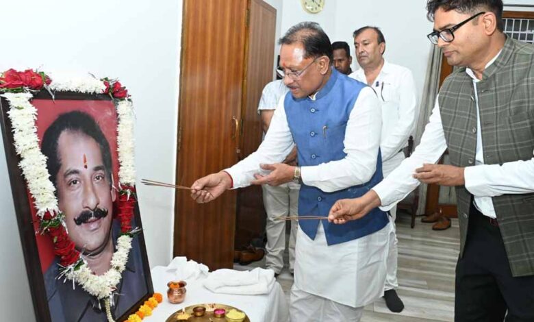 मुख्यमंत्री साय ने स्व. दिलीप सिंह जूदेव की पुण्यतिथि पर दी श्रद्धांजलि
