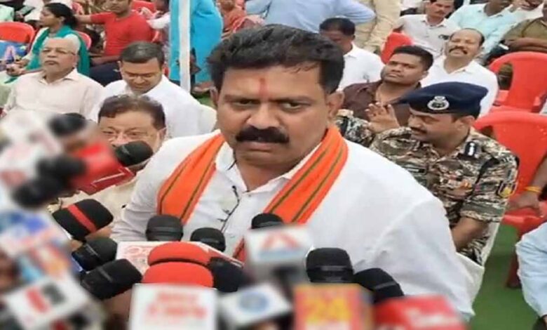 डिप्टी सीएम विजय शर्मा का बयान: बस्तर नक्सलवाद से विकास की राह पर