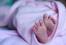 मां ने नवजात को सुरक्षाकर्मी के हवाले कर भागी, CCTV में कैद हुई शर्मनाक हरकत