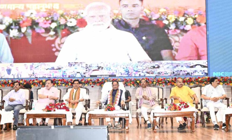 प्रधानमंत्री किसान सम्मान निधि की 20वीं किश्त जारी, समृद्ध और खुशहाल किसान – विकसित छत्तीसगढ़ का मजबूत आधार : मुख्यमंत्री साय प्रधानमंत्री किसान सम्मान निधि की 20वीं किश्त जारी, समृद्ध और खुशहाल किसान – विकसित छत्तीसगढ़ का मजबूत आधार : मुख्यमंत्री साय