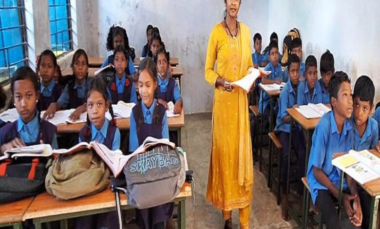 छत्तीसगढ़ में शिक्षा में सुधार: 4,728 एकल-शिक्षकीय स्कूलों को मिले अतिरिक्त शिक्षक छत्तीसगढ़ में शिक्षा में सुधार: 4,728 एकल-शिक्षकीय स्कूलों को मिले अतिरिक्त शिक्षक