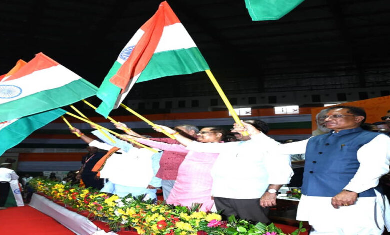 रायपुर : स्वच्छता में छत्तीसगढ़ को राष्ट्रीय स्तर पर प्रतिष्ठित करने में स्वच्छता दीदियों का अमूल्य योगदान : मुख्यमंत्री विष्णुदेव साय