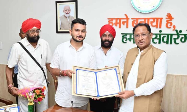 रायपुर : मुख्यमंत्री विष्णु देव साय से राष्ट्रपति सम्मान से सम्मानित देवाशीष और मनतृप्त कौर ने की सौजन्य मुलाकात रायपुर : मुख्यमंत्री विष्णु देव साय से राष्ट्रपति सम्मान से सम्मानित देवाशीष और मनतृप्त कौर ने की सौजन्य मुलाकात