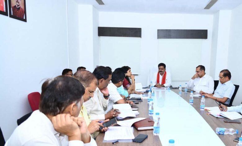 रायपुर : ग्रामीण परिवार सिर्फ योजनाओं के आंकड़ों में नहीं, बल्कि जीवन स्तर में भी बदलाव महसूस करें-उपमुख्यमंत्री शर्मा रायपुर : ग्रामीण परिवार सिर्फ योजनाओं के आंकड़ों में नहीं, बल्कि जीवन स्तर में भी बदलाव महसूस करें-उपमुख्यमंत्री शर्मा