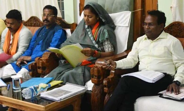 आंगनबाड़ियों की व्यवस्था और कुपोषण उन्मूलन पर ध्यान दें अधिकारी: मंत्री श्रीमती राजवाड़े आंगनबाड़ियों की व्यवस्था और कुपोषण उन्मूलन पर ध्यान दें अधिकारी: मंत्री श्रीमती राजवाड़े