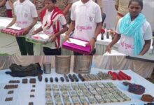 डीवीसी मेंबर समेत 19 लाख के 4 इनामी नक्सलियों ने किया आत्मसमर्पण,  भारी मात्रा में हथियार बरामद