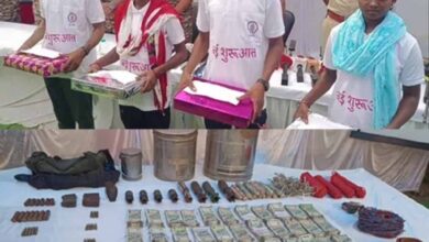 डीवीसी मेंबर समेत 19 लाख के 4 इनामी नक्सलियों ने किया आत्मसमर्पण,  भारी मात्रा में हथियार बरामद