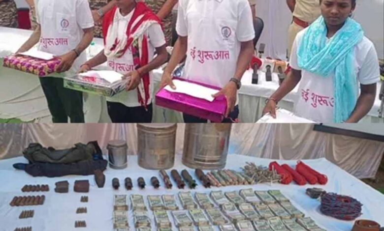 डीवीसी मेंबर समेत 19 लाख के 4 इनामी नक्सलियों ने किया आत्मसमर्पण,  भारी मात्रा में हथियार बरामद