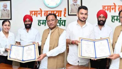 मुख्यमंत्री साय से राष्ट्रपति सम्मान से सम्मानित देवाशीष और मनतृप्त कौर ने की सौजन्य मुलाकात