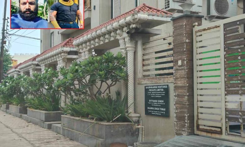 तोमर बंधुओं पर शिकंजा: प्रशासन ने 3000 स्क्वायर फीट की संपत्ति की कुर्की की तोमर बंधुओं पर शिकंजा: प्रशासन ने 3000 स्क्वायर फीट की संपत्ति की कुर्की की